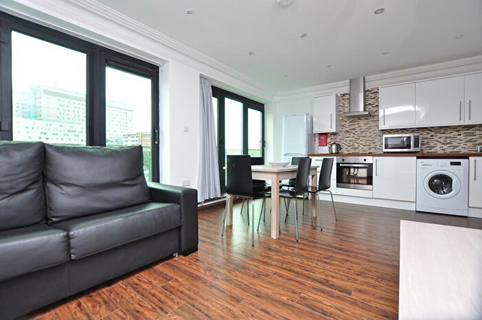 3 Bedroom Penthouse To Rent In Commercial Road, London, E1