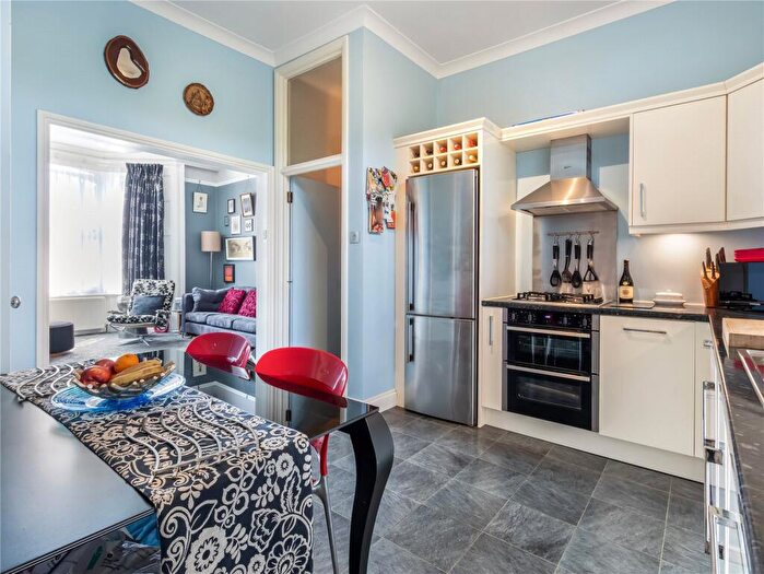 2 Bedroom Apartment For Sale In White Hart Lane, London, N22