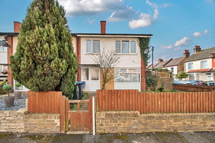 3 Bedroom Terraced House For Sale In Upton Road, Thornton Heath, CR7