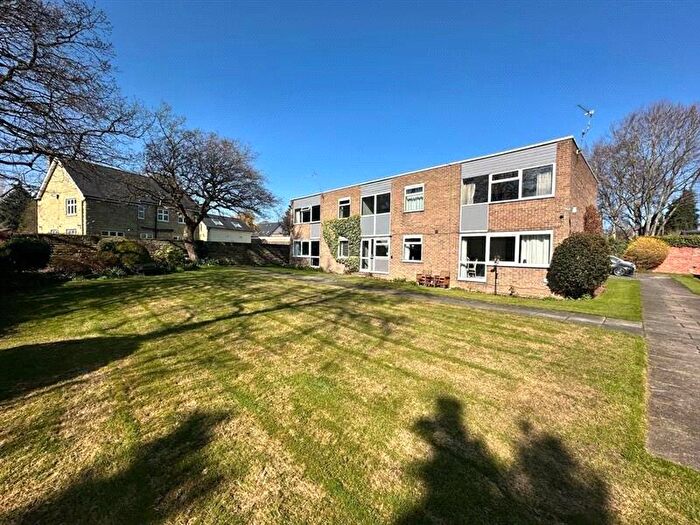 2 Bedroom Apartment To Rent In Green View Court, Leeds, West Yorkshire, LS8