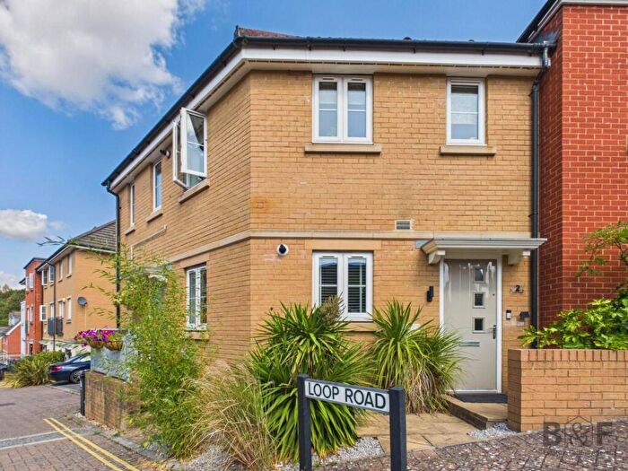2 Bedroom Flat For Sale In Loop Road, Mangotsfield, BS16