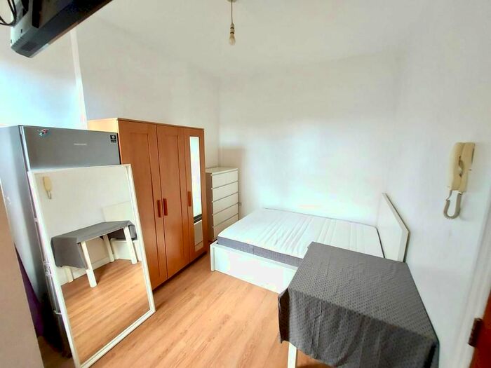 1 Bedroom Studio To Rent In Arcadian Gardens, London, N22