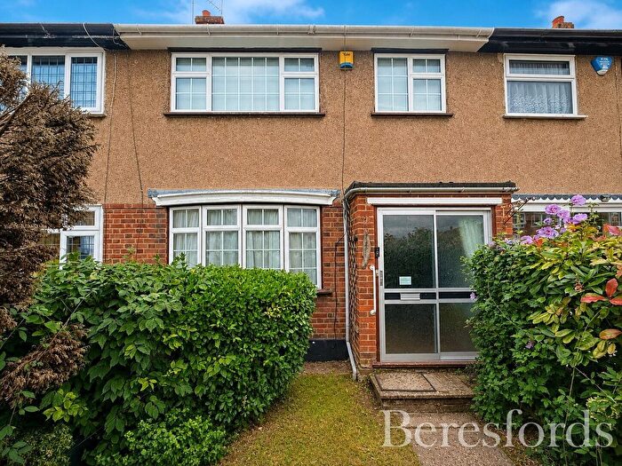 3 Bedroom Terraced House For Sale In Wiltshire Avenue, Hornchurch, RM11