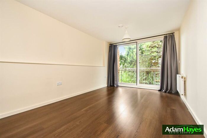 2 Bedroom Apartment To Rent In Lankaster Gardens, East Finchley, N2