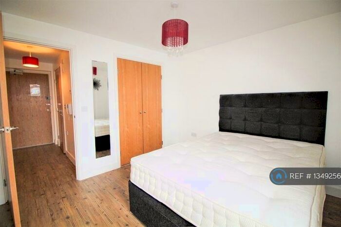 1 Bedroom Flat To Rent In South Row, Milton Keynes, MK9