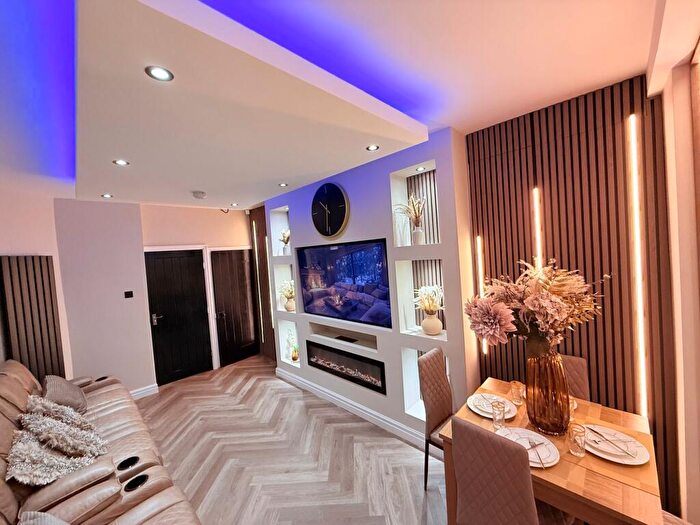 6 Bedroom House To Rent In Langdale Road, Manchester, M14