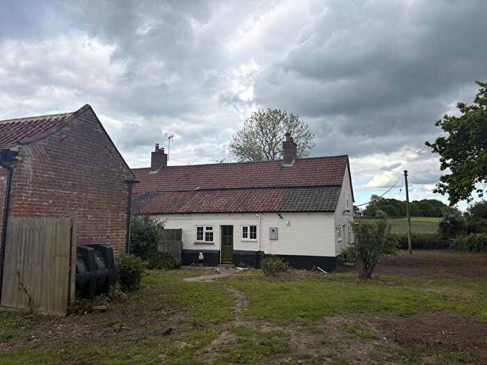 3 Bedroom Semi-Detached House To Rent In North Walsham Road Honing, NR28