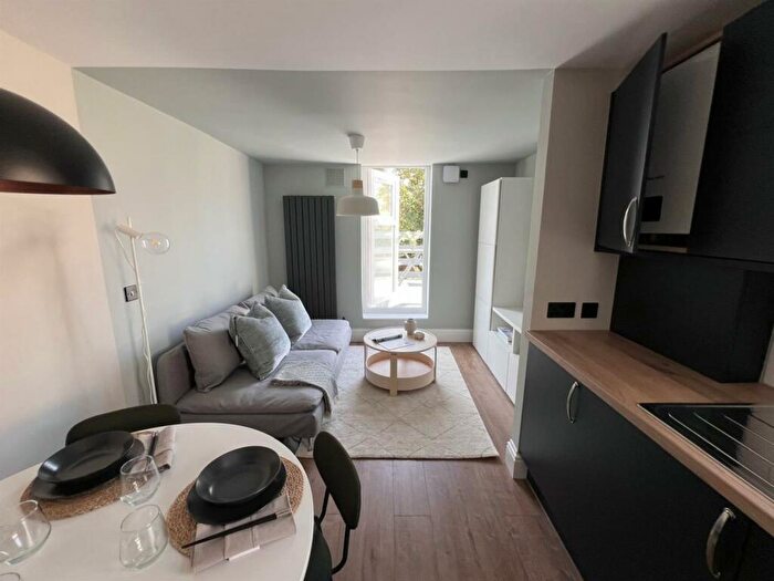 3 Bedroom Apartment To Rent In Colworth Road, Leytonstone, E11