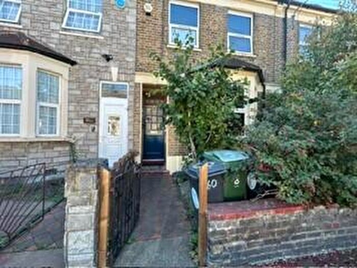 1 Bedroom Flat To Rent In First Floor Flat, Newport Road, Leyton, London, E10