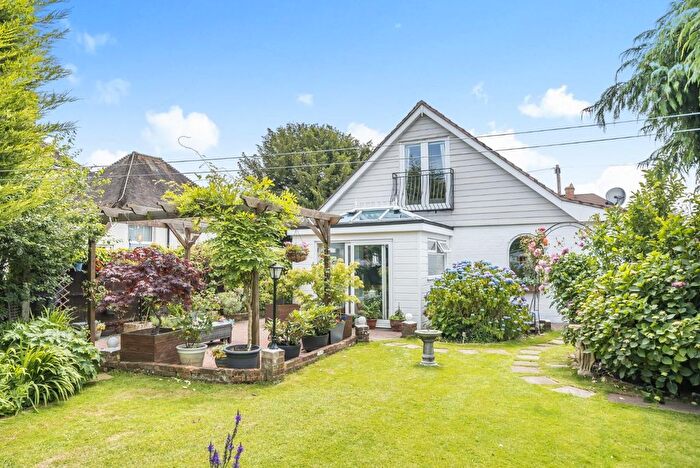 3 Bedroom Chalet For Sale In Cross Way, Havant, PO9