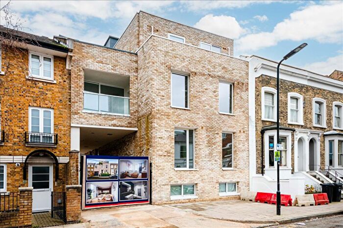 3 Bedroom Flat To Rent In Powell Road, Lower Clapton, E5