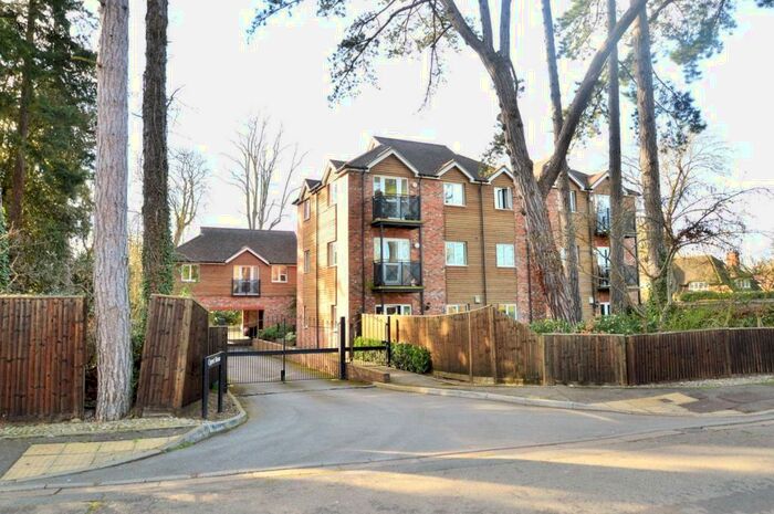 2 Bedroom Apartment To Rent In Cygnet House, Boulters Court, Maidenhead, Berkshire, SL6