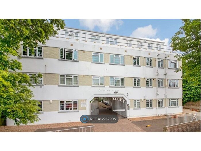 2 Bedroom Flat To Rent In Clevedon Court, London, SE21