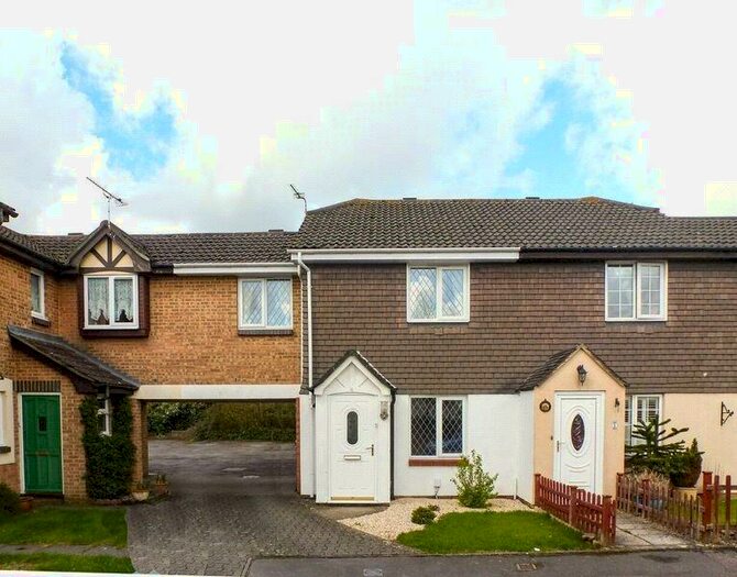 3 Bedroom End Of Terrace House To Rent In Strathmore Close, Carterton, Oxfordshire, OX18