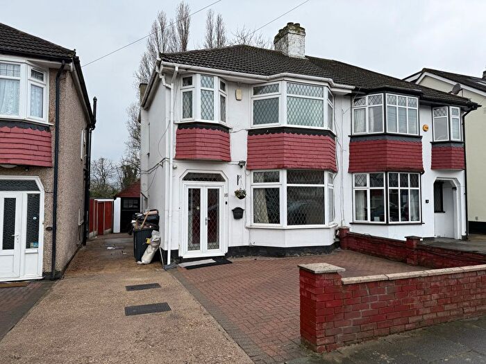 3 Bedroom Semi-Detached House To Rent In Eskdale Avenue, Northolt, UB5