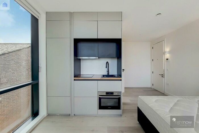 Terraced House To Rent In Alloa Road, London, SE8