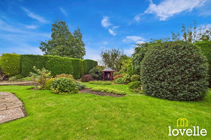3 Bedroom Detached Bungalow For Sale In Brantingham Close, Cottingham, East Riding Of Yorkshire, HU16