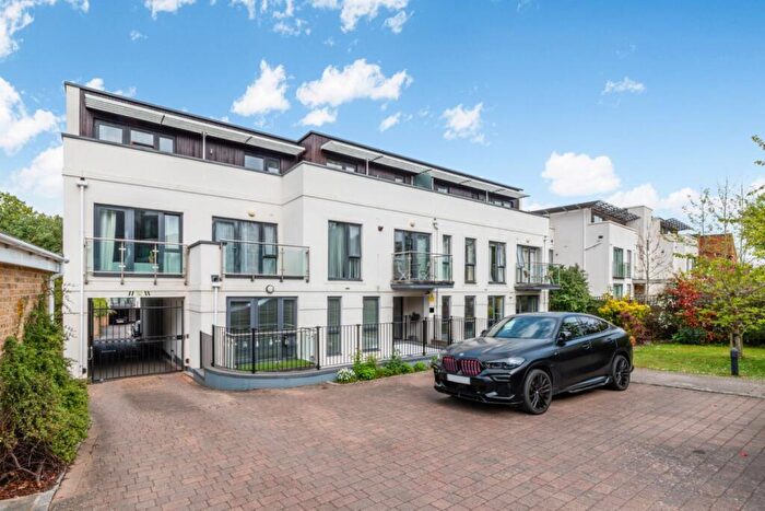 2 Bedroom Apartment For Sale In Albemarle Road, Beckenham, Kent, BR3