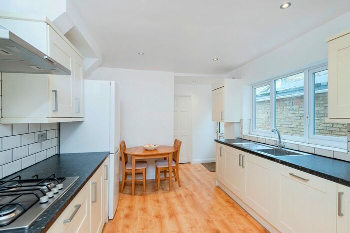 1 Bedroom Flat To Rent In Strathville Road, Earlsfield, SW18