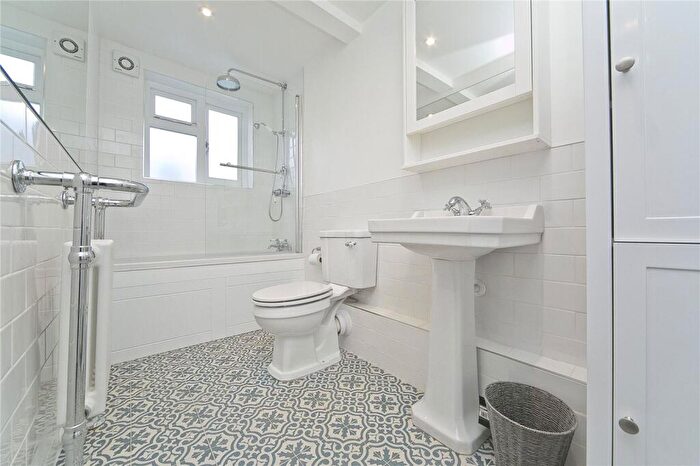 2 Bedroom Flat To Rent In Camden Road, Camden, NW1