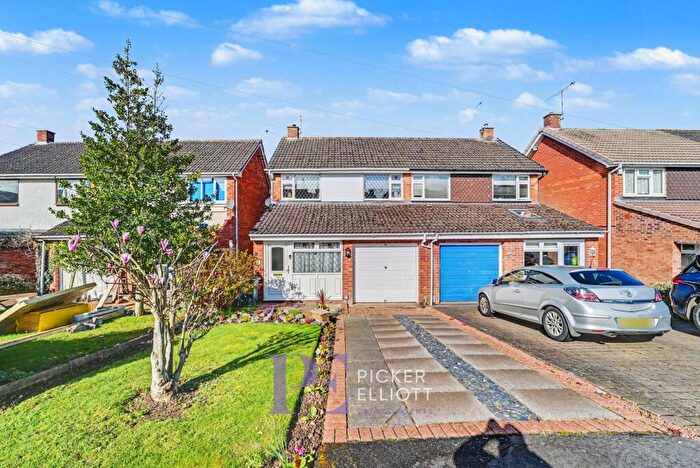 3 Bedroom Semi Detached House For Sale In Milton Close, Hinckley, LE10