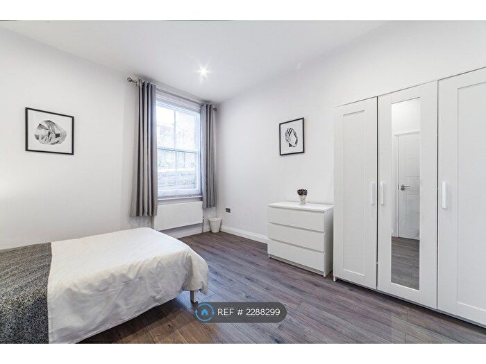 2 Bedroom Flat To Rent In East Sheen, London, SW14
