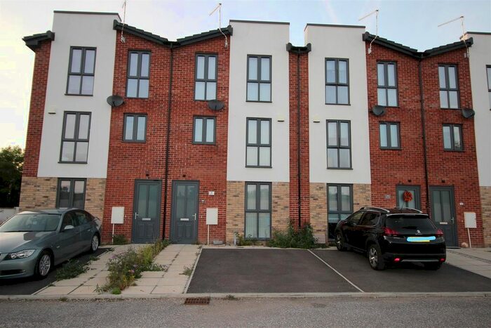 5 Bedroom Town House To Rent In Ridgefield Street, Failsworth, Manchester, M35