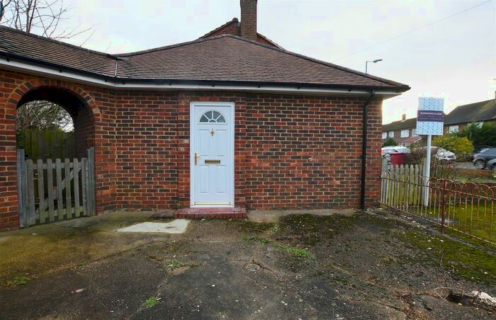 1 Bedroom Bungalow To Rent In Long Readings Lane, Slough, SL2