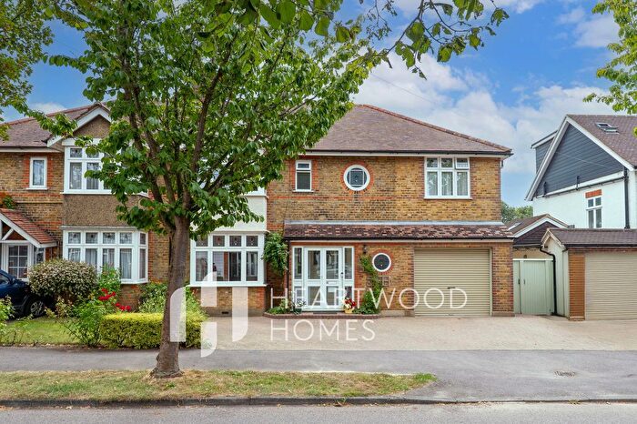 5 Bedroom Semi-Detached House For Sale In Selwyn Avenue, Hatfield, AL10