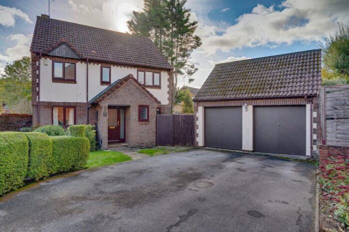 4 Bedroom Detached House For Sale In Keepers Close, Chandler's Ford, SO53