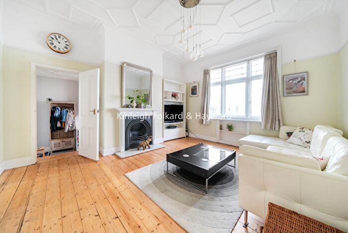 3 Bedroom Flat To Rent In Emanuel Avenue, Acton, London, W3