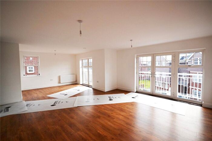 2 Bedroom Apartment To Rent In Bunns Lane, Mill Hill, London, NW7