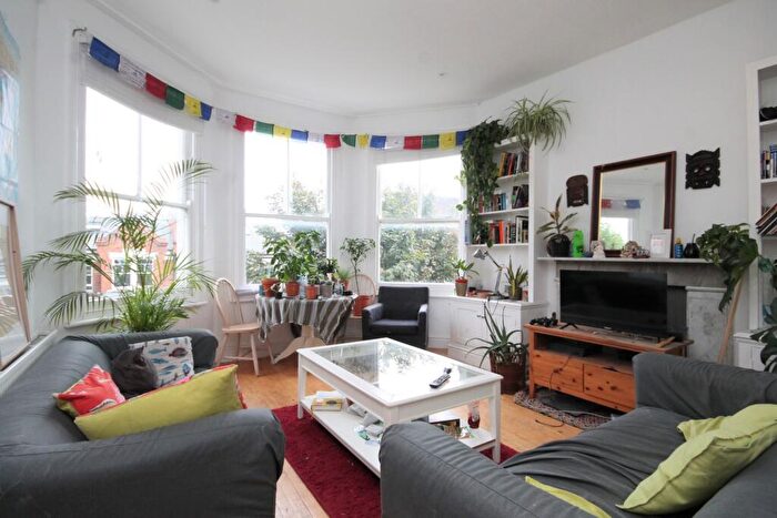 3 Bedroom Flat To Rent In Mount View Road, Stroud Green, N4