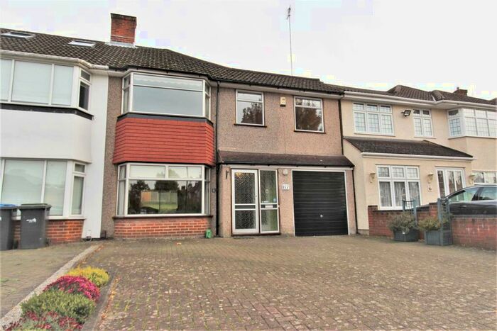 4 Bedroom Semi-Detached House To Rent In Lonsdale Drive, Oakwood, EN2