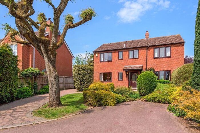 4 Bedroom Detached House For Sale In Westmorland Drive, Desborough, Kettering, NN14