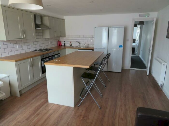 6 Bedroom House To Rent In Telephone Road, Southsea, PO4