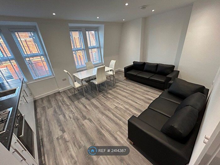 4 Bedroom Flat To Rent In Grand Parade, London, N4