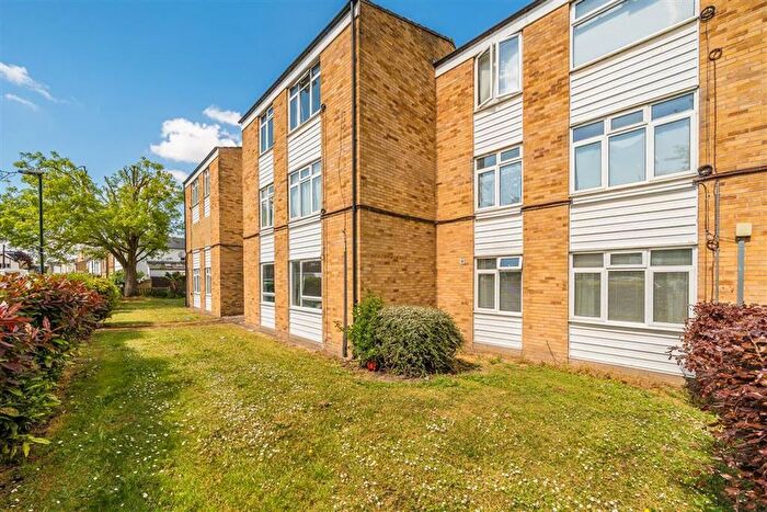 1 Bedroom Flat For Sale In Little Queens Road, Teddington, TW11