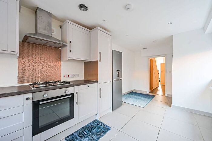 4 Bedroom Terraced House To Rent In Bow Common Lane, Bow, London, E3