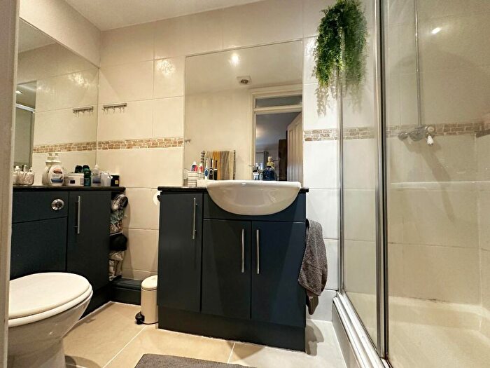 2 Bedroom Apartment For Sale In West Rock, Saltisford, Warwick, CV34