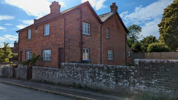 3 Bedroom Semi-Detached House To Rent In School Hill, BN18