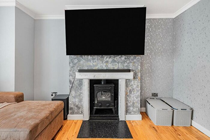 3 Bedroom End Of Terrace House For Sale In Ingram Road, Dartford, DA1