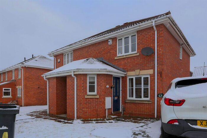 2 Bedroom Semi-Detached House To Rent In Coltsfoot Road, Hamilton, Leicester, LE5