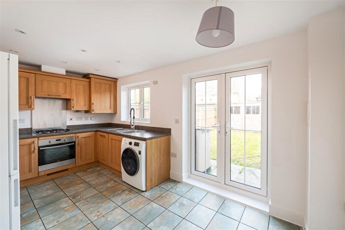 3 Bedroom End Of Terrace House For Sale In Brookfield Drive, Horley, RH6