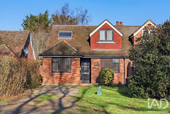 3 Bedroom Semi-Detached House For Sale In Hook End Road, Brentwood, CM15