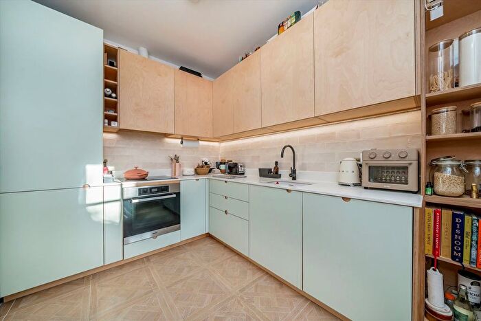 1 Bedroom Flat For Sale In Raynham Road, Hammersmith, W6