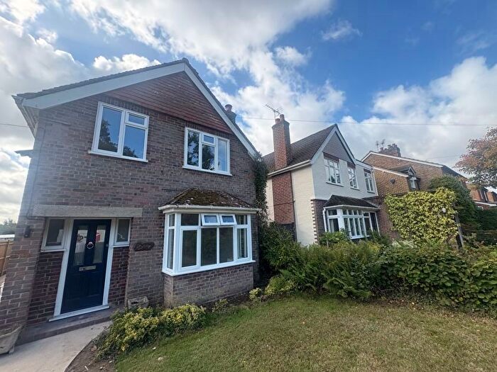 3 Bedroom Detached House To Rent In Saunders Lane, Woking, GU22