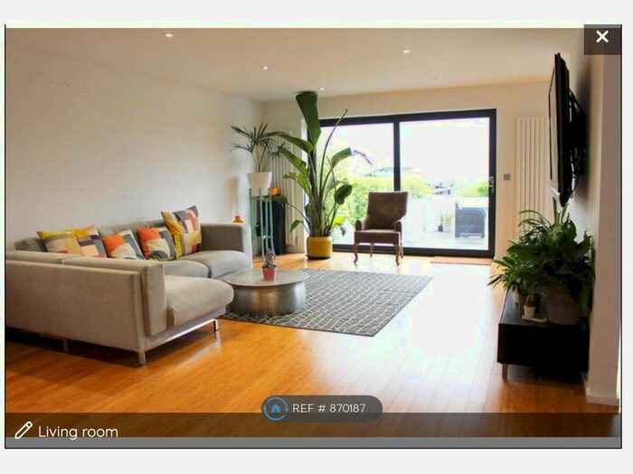 2 Bedroom Flat To Rent In I, Woodingdean, Brighton, BN2