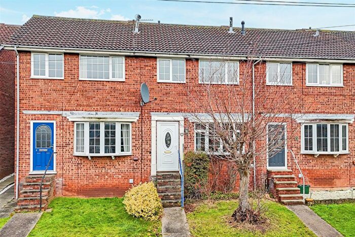 3 Bedroom Town House For Sale In Featherstone Close, Gedling, Nottinghamshire, NG4