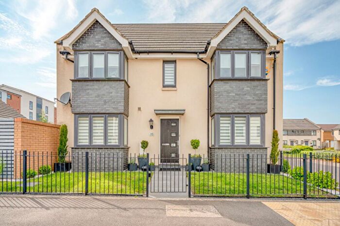 3 Bedroom End Of Terrace House For Sale In Wood Street, Patchway, Bristol, BS34